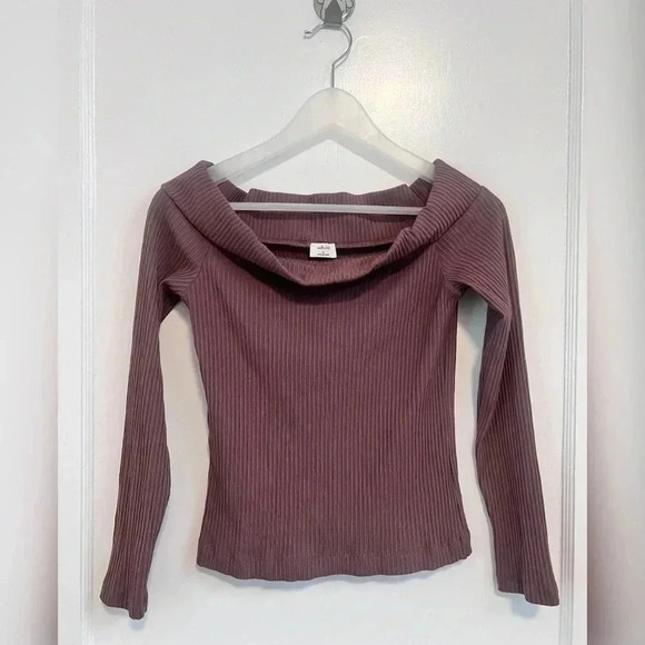 Aritzia Wilfred Freeman Top Off
Shoulder Ribbed Long Sleeve Top LIKE NEW - Picture 1 of 7